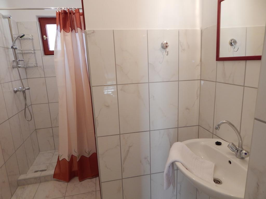Napsugar Apartman Baja Zimmer foto
