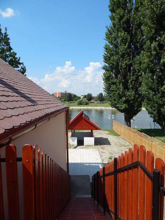 Napsugar Apartman Baja Zimmer foto